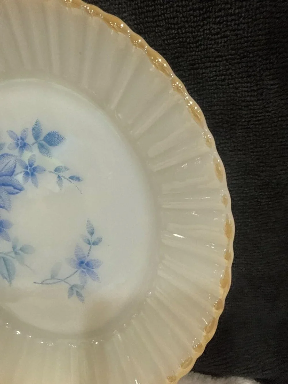 vintage Termocrisa Mexico milk glass plate (1) 9” 